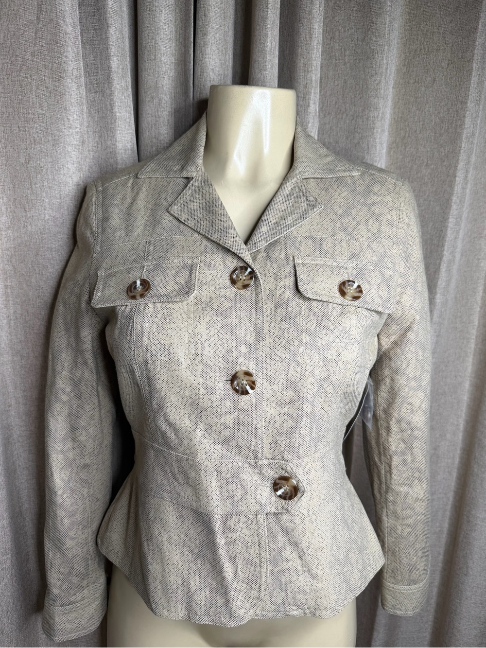 Worthington Cream Textured Button Jacket size 4 Petite